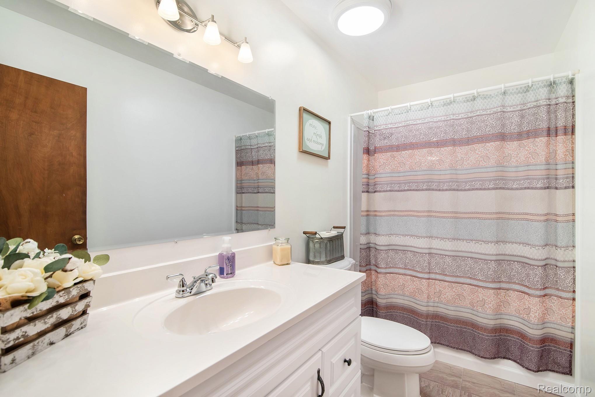 11750 Chase Lake Road Webberville, MI 48892 - Photo 13 of 22 Full Bathroom