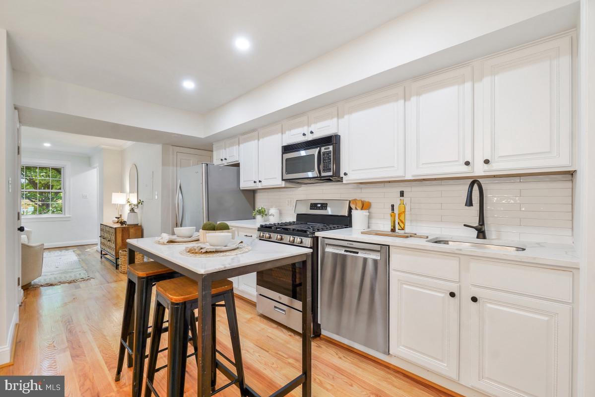 415 17th Street Southeast Washington, DC 20003 - Photo 10 of 38 Gallery Image 10