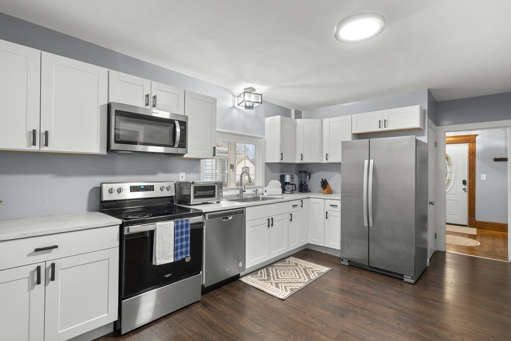 54 Ionia Street Springfield, MA 01109 - Photo 6 of 42 Gallery Image 6