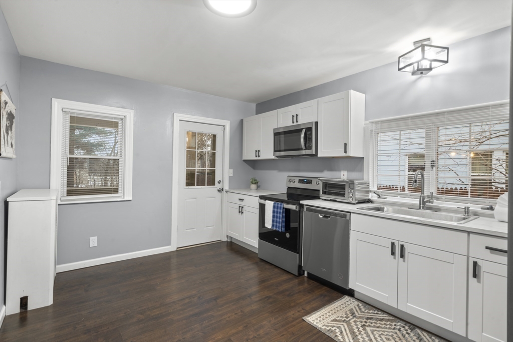 54 Ionia Street Springfield, MA 01109 - Photo 7 of 42 Gallery Image 7