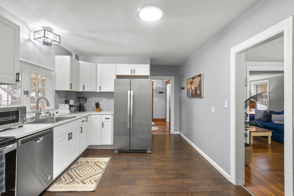 54 Ionia Street Springfield, MA 01109 - Photo 8 of 42 Gallery Image 8