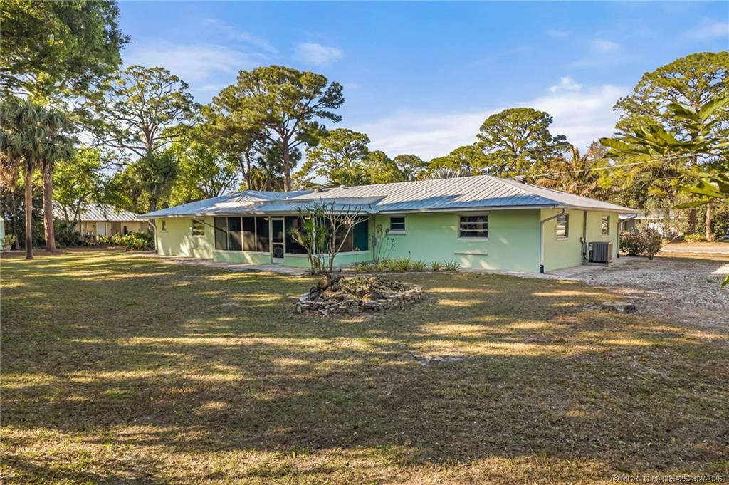 1201 Oak Avenue Fort Pierce, FL 34982 - Photo 36 of 43 a front view of a house with a garden
