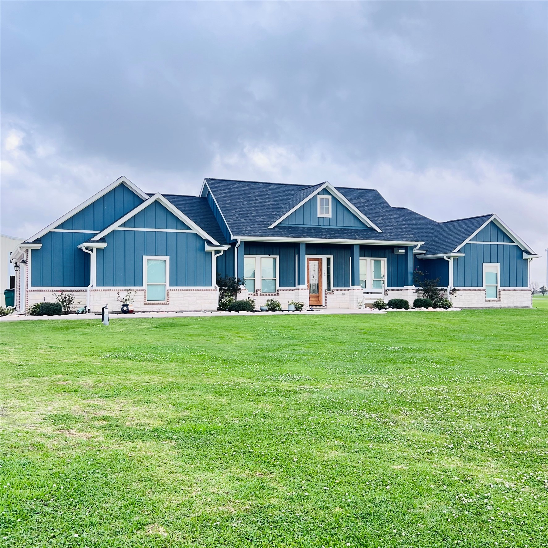 320 Buffalo Trail Angleton, TX 77515 - Photo 1 of 36