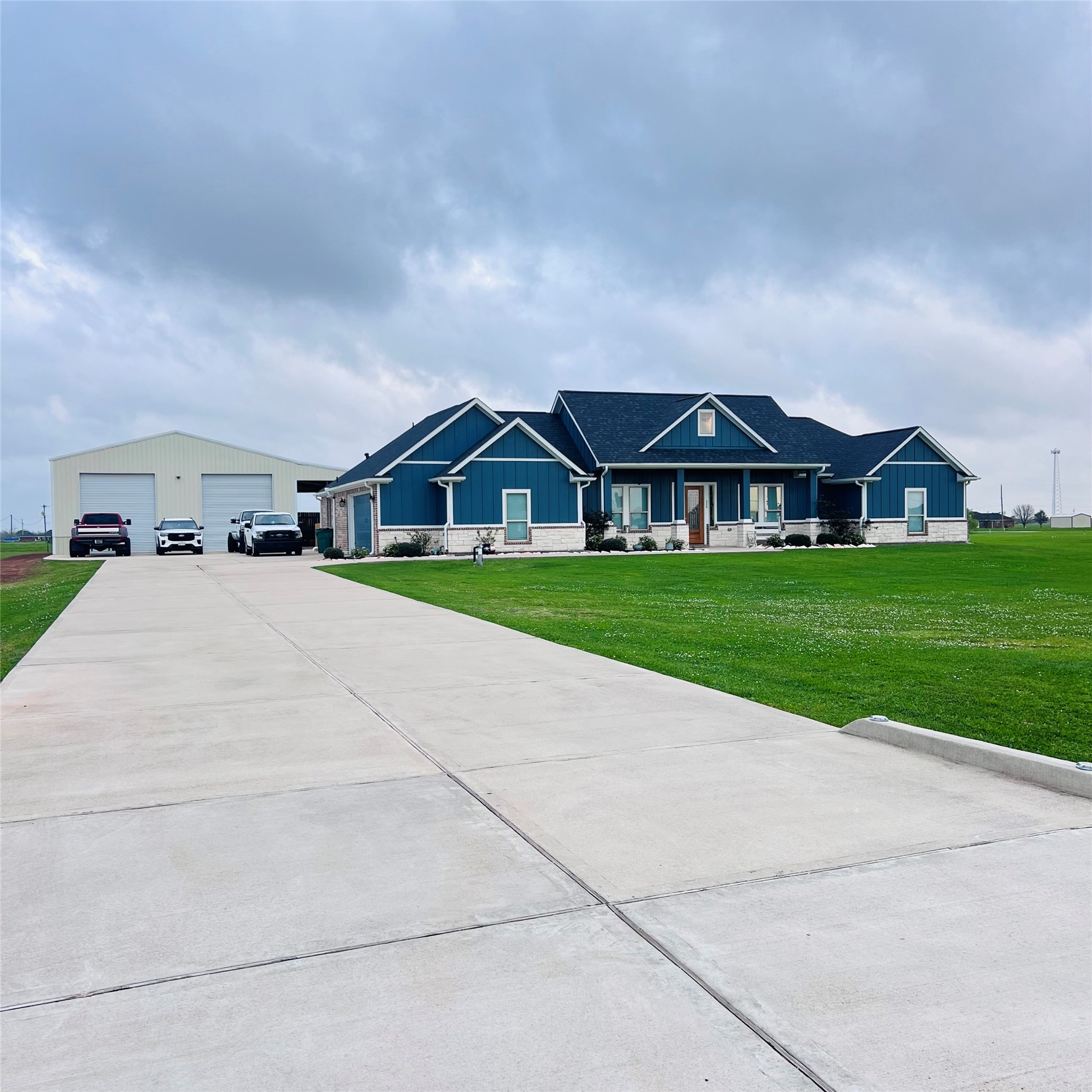 320 Buffalo Trail Angleton, TX 77515 - Photo 2 of 36