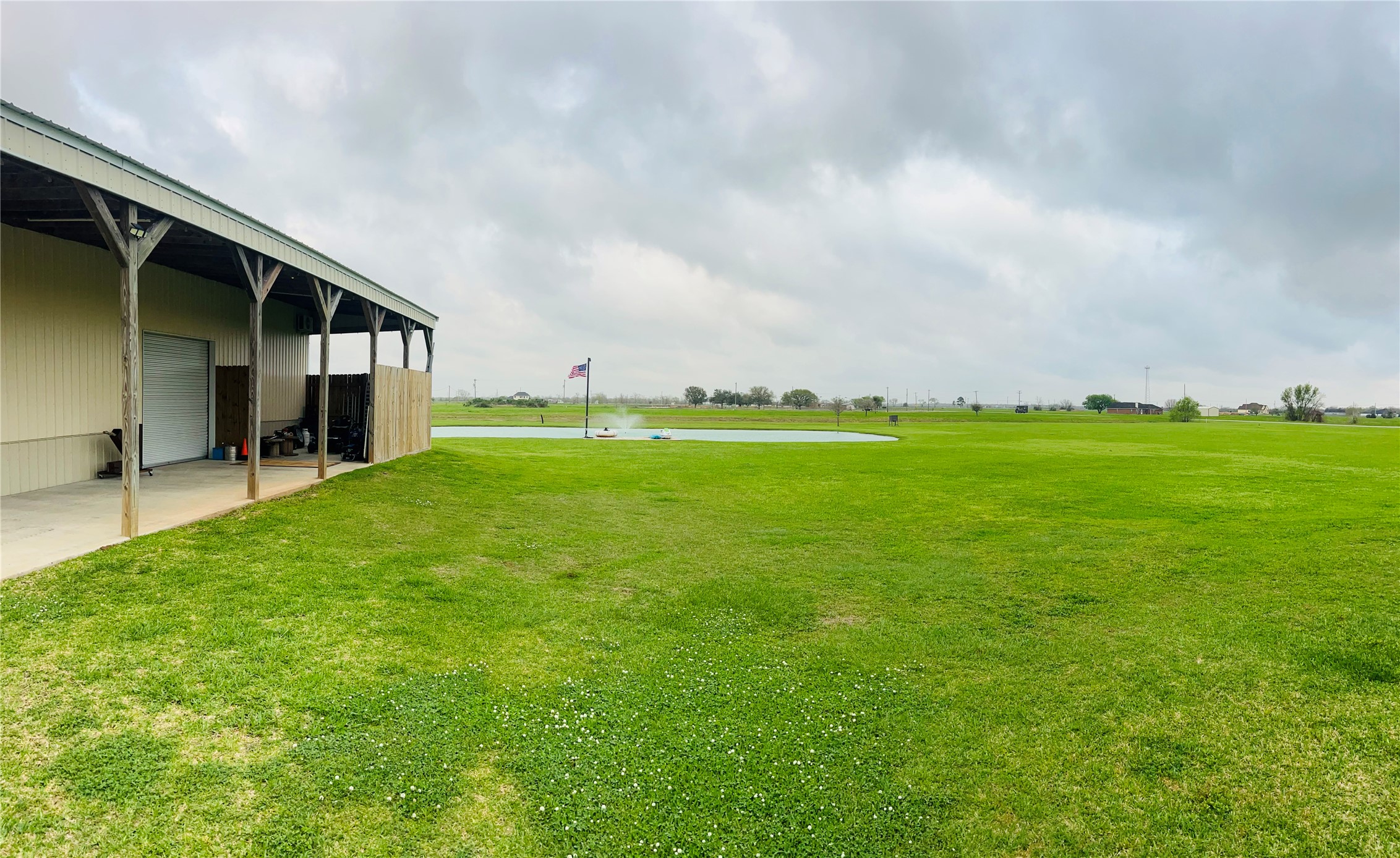 320 Buffalo Trail Angleton, TX 77515 - Photo 5 of 36