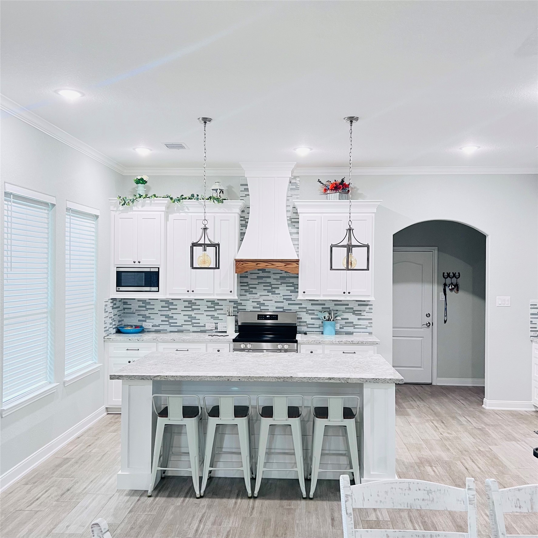 320 Buffalo Trail Angleton, TX 77515 - Photo 7 of 36