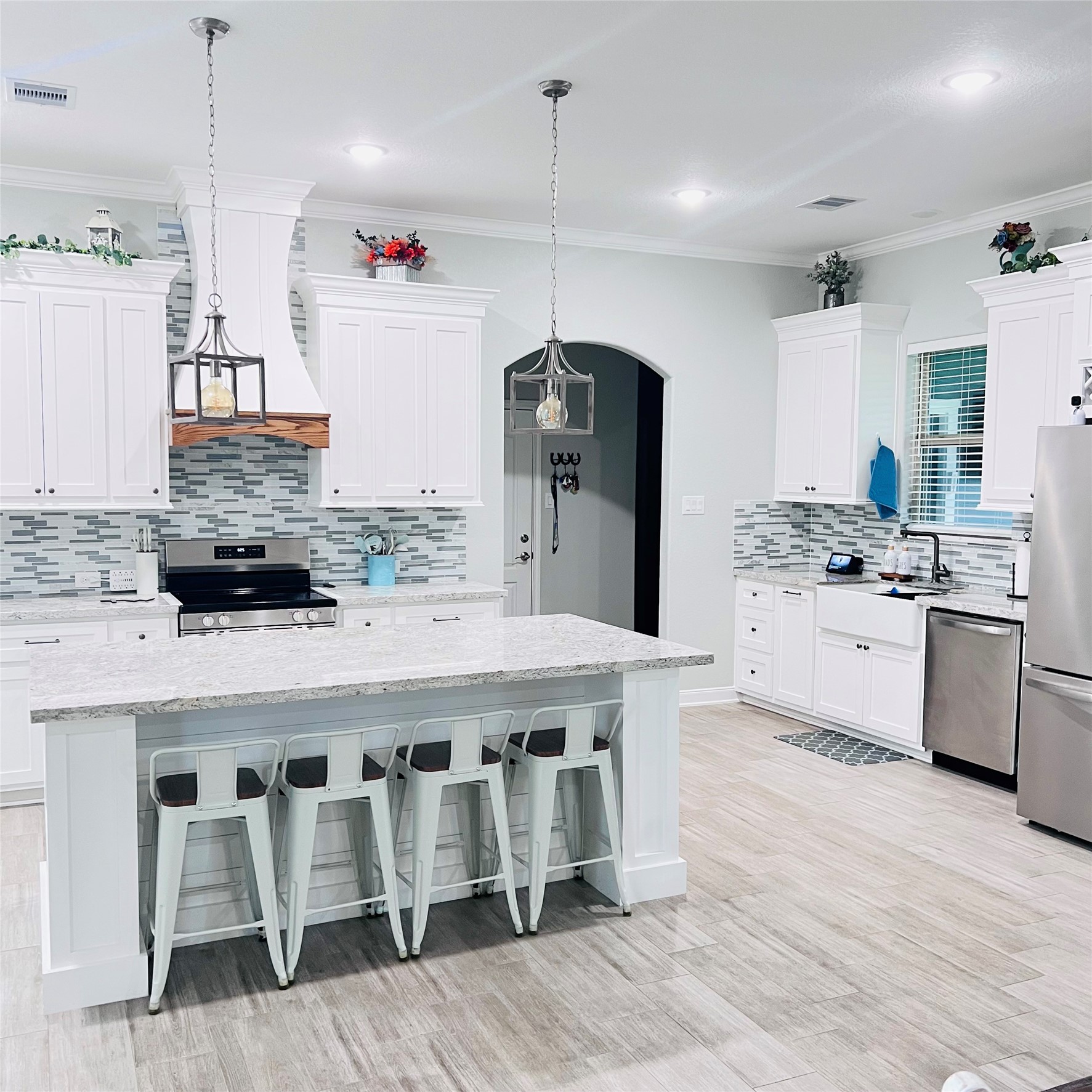 320 Buffalo Trail Angleton, TX 77515 - Photo 8 of 36