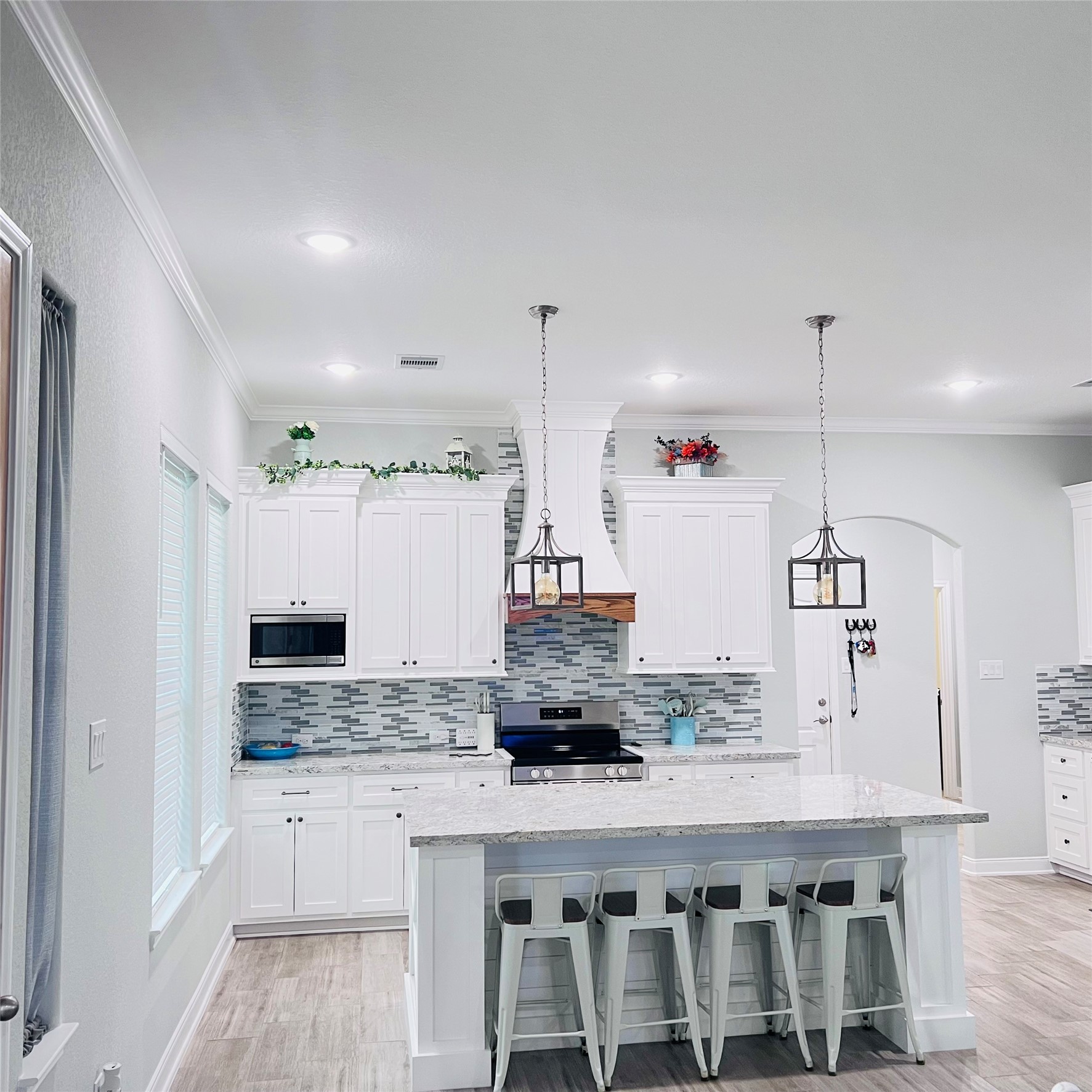 320 Buffalo Trail Angleton, TX 77515 - Photo 9 of 36