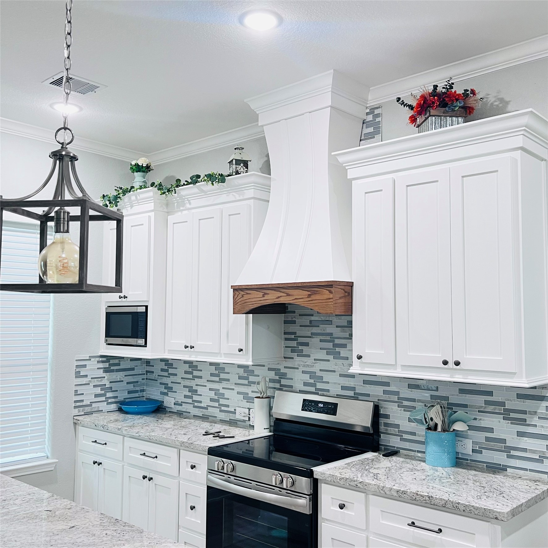 320 Buffalo Trail Angleton, TX 77515 - Photo 10 of 36