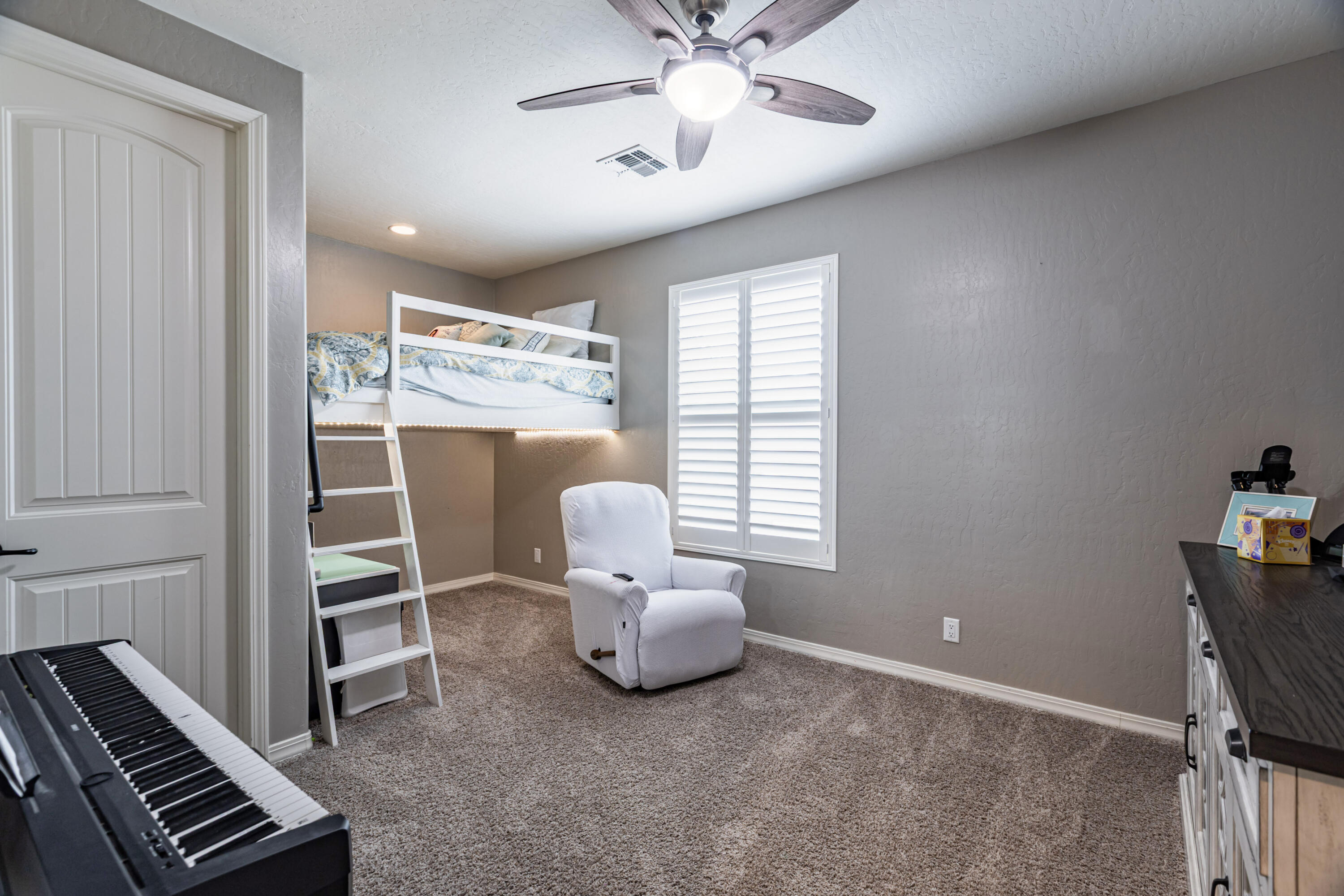8912 Desert Rain Road Northwest Albuquerque, NM 87120 - Photo 20 of 28 Gallery Image 20