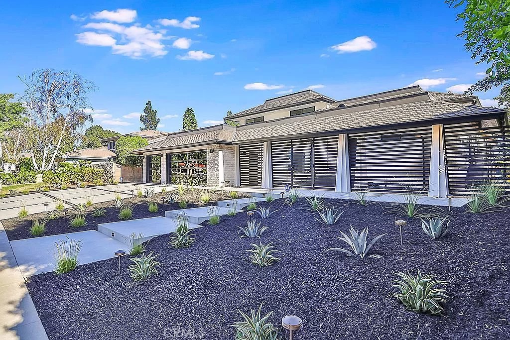 19532 Bermuda Street Porter Ranch, CA 91326 - Photo 3 of 74 a house view with a sitting space