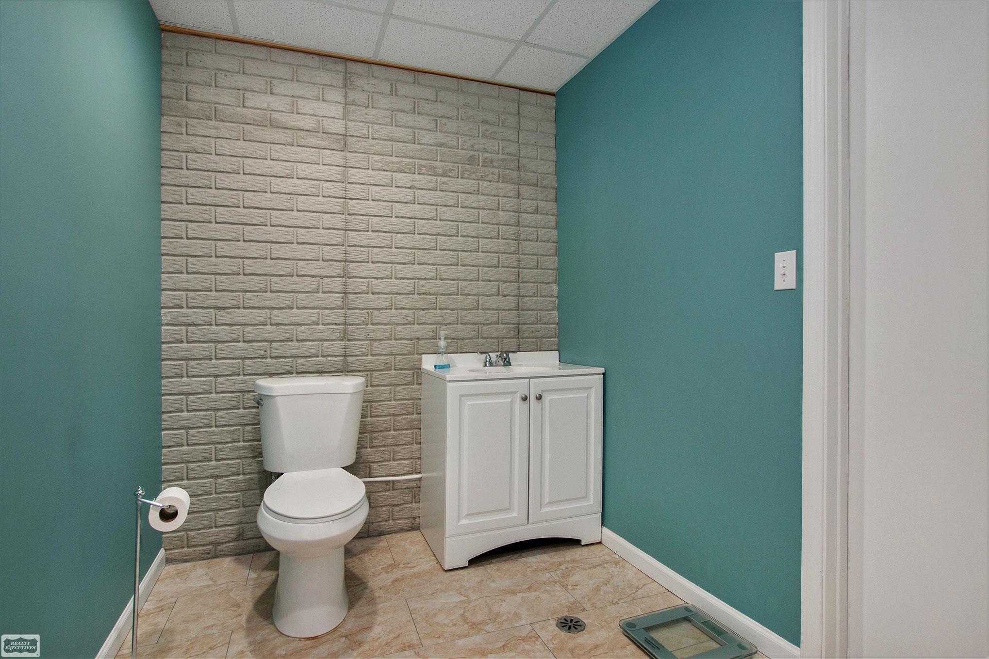 5235 Greer Road West Bloomfield, MI 48324 - Photo 32 of 40 Lower level half bath