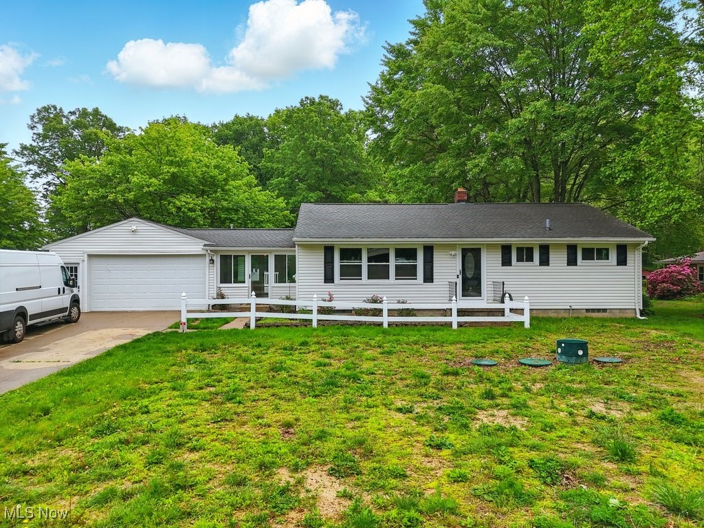 1795 Far View Road Green, OH 44312 - Photo 2 of 25