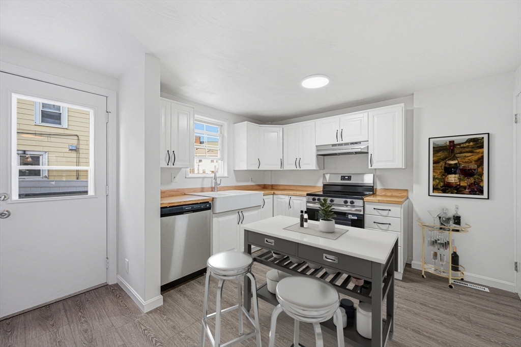 19 Keyes Street Quincy, MA 02169 - Photo 8 of 36