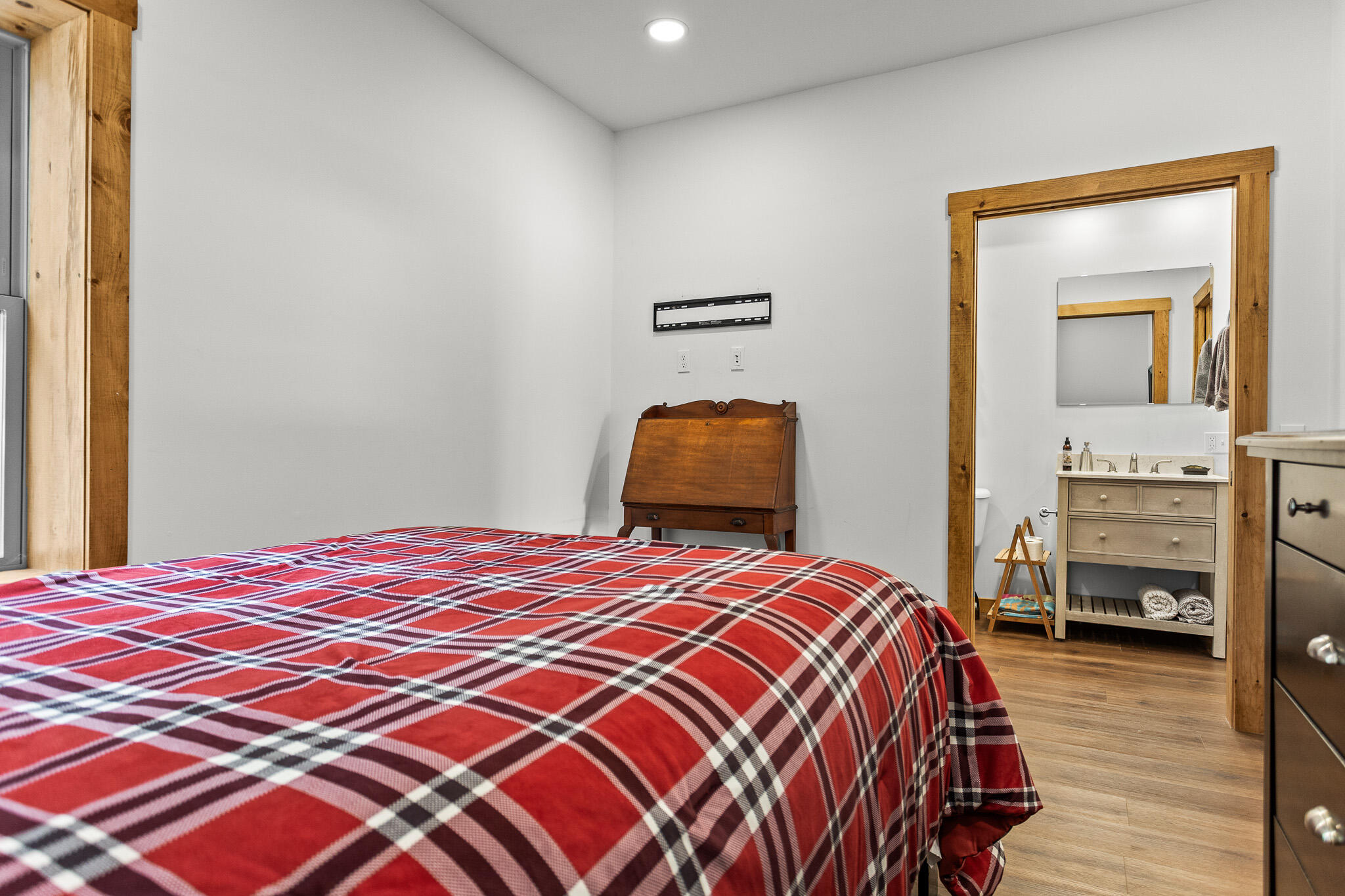 1095 Mariaville Road Ellsworth, ME 04605 - Photo 10 of 51 int-ex-16