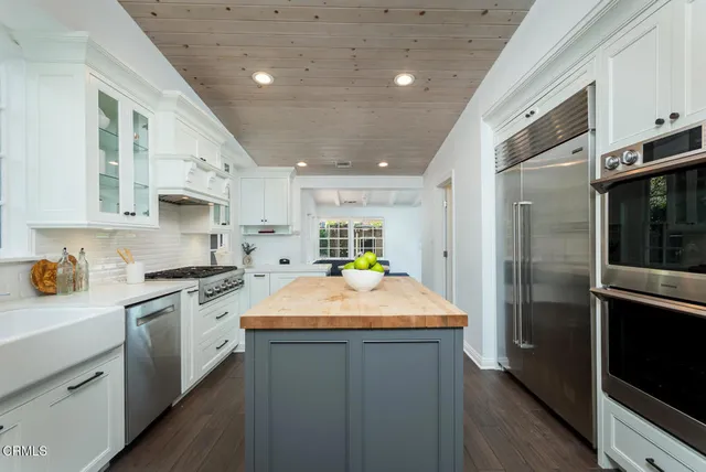 $3,295,000 | 2042 Los Amigos Street, La Canada Flintridge, CA 91011