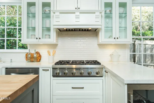 $3,295,000 | 2042 Los Amigos Street, La Canada Flintridge, CA 91011