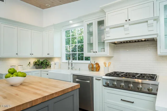 $3,295,000 | 2042 Los Amigos Street, La Canada Flintridge, CA 91011