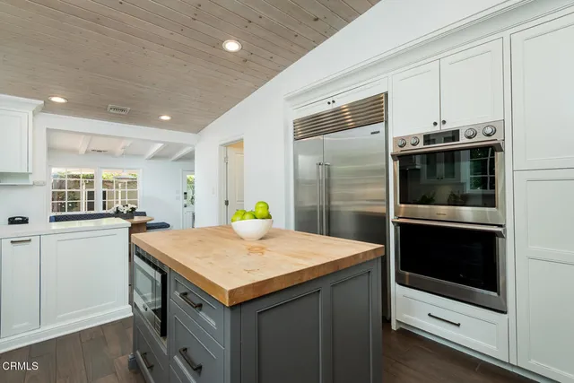 $3,295,000 | 2042 Los Amigos Street, La Canada Flintridge, CA 91011