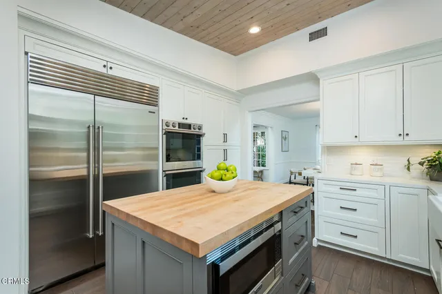 $3,295,000 | 2042 Los Amigos Street, La Canada Flintridge, CA 91011