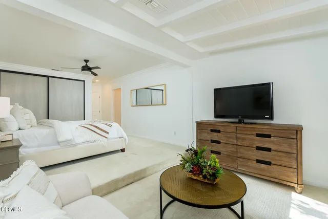 $3,295,000 | 2042 Los Amigos Street, La Canada Flintridge, CA 91011