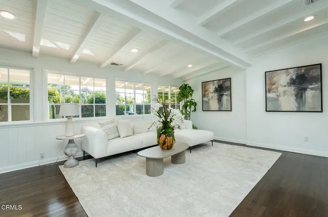 $3,295,000 | 2042 Los Amigos Street, La Canada Flintridge, CA 91011