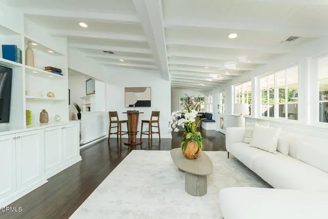 $3,295,000 | 2042 Los Amigos Street, La Canada Flintridge, CA 91011