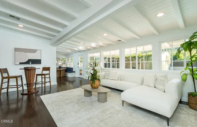 $3,295,000 | 2042 Los Amigos Street, La Canada Flintridge, CA 91011