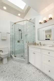 $3,295,000 | 2042 Los Amigos Street, La Canada Flintridge, CA 91011