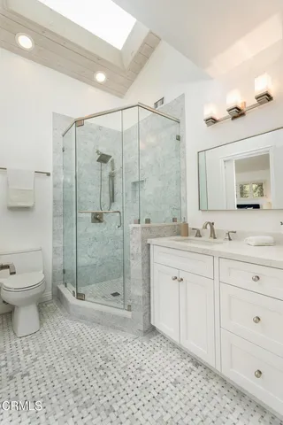 $3,295,000 | 2042 Los Amigos Street, La Canada Flintridge, CA 91011