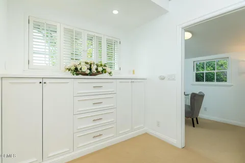 $3,295,000 | 2042 Los Amigos Street, La Canada Flintridge, CA 91011