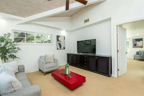$3,295,000 | 2042 Los Amigos Street, La Canada Flintridge, CA 91011