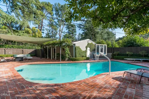 $3,295,000 | 2042 Los Amigos Street, La Canada Flintridge, CA 91011