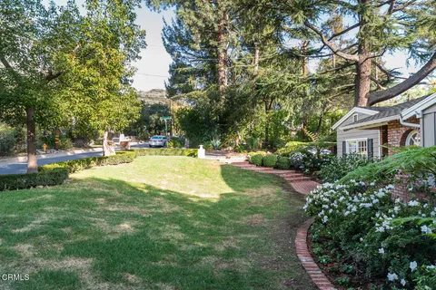 $3,295,000 | 2042 Los Amigos Street, La Canada Flintridge, CA 91011