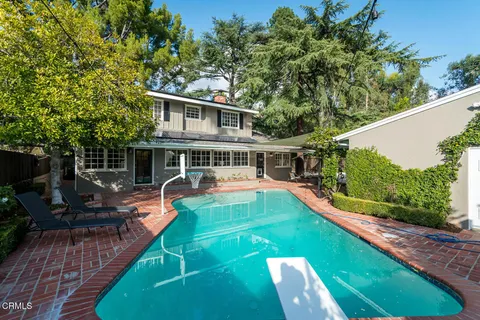 $3,295,000 | 2042 Los Amigos Street, La Canada Flintridge, CA 91011