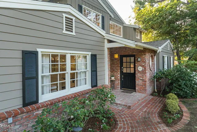 $3,295,000 | 2042 Los Amigos Street, La Canada Flintridge, CA 91011