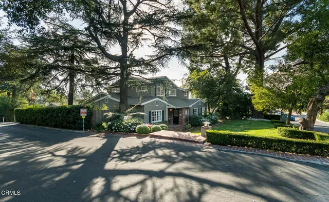 $3,295,000 | 2042 Los Amigos Street, La Canada Flintridge, CA 91011