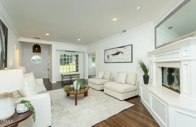 $3,295,000 | 2042 Los Amigos Street, La Canada Flintridge, CA 91011