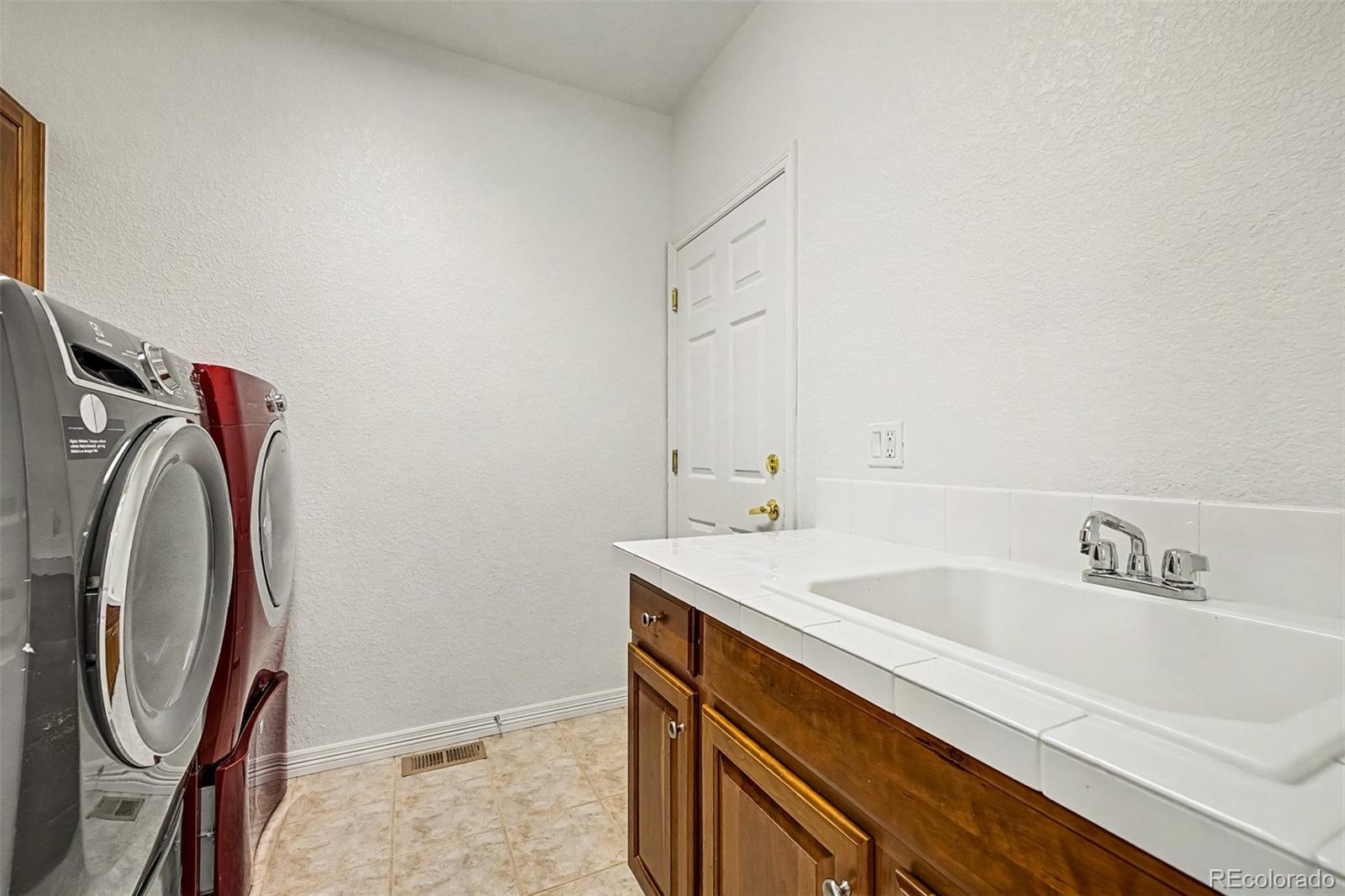 760 Ridgemont Circle Highlands Ranch, CO 80126 - Photo 33 of 40