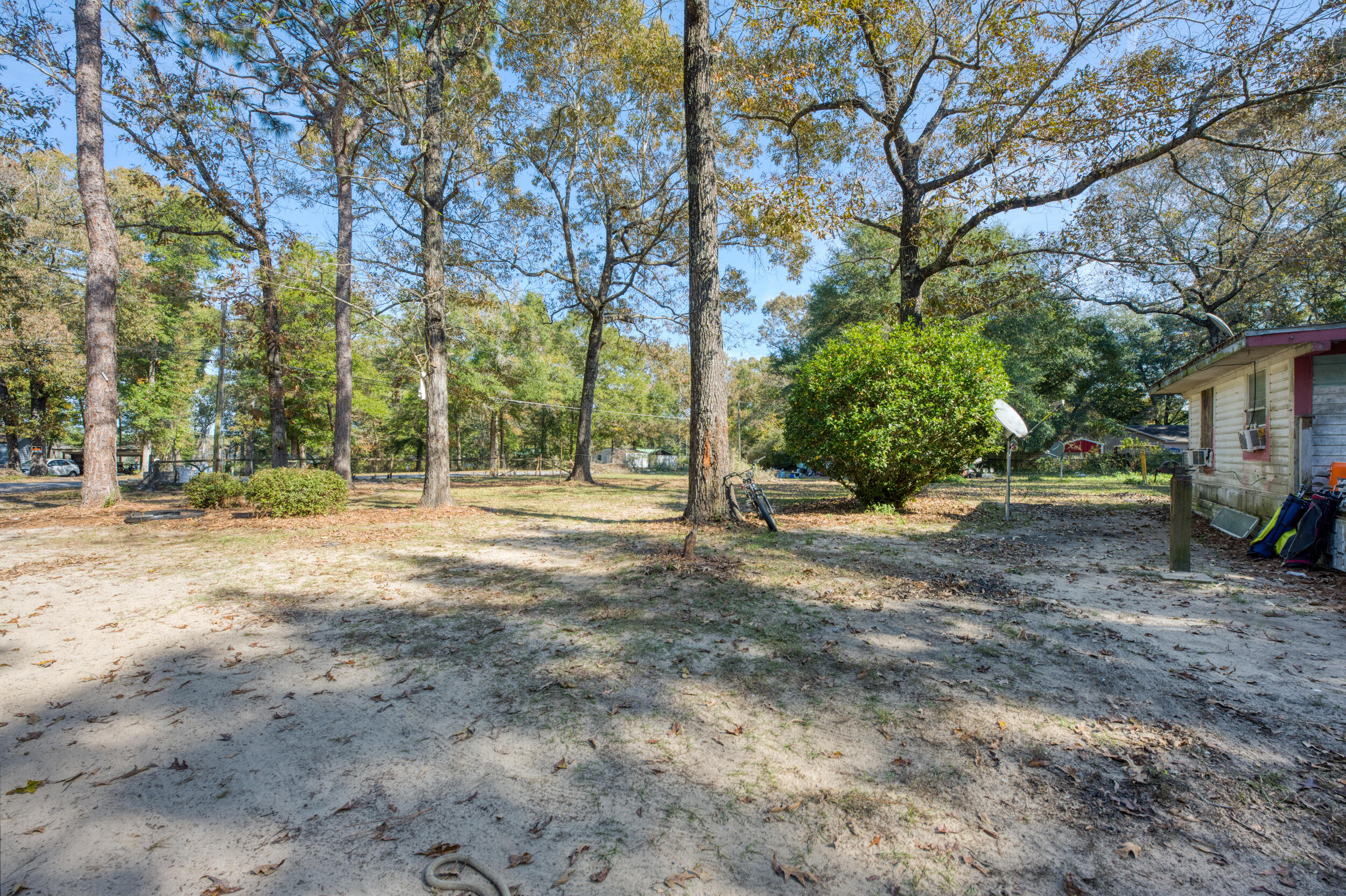 281 Pipers Landing Road DeFuniak Springs, FL 32433 - Photo 17 of 22 a view of outdoor space with trees