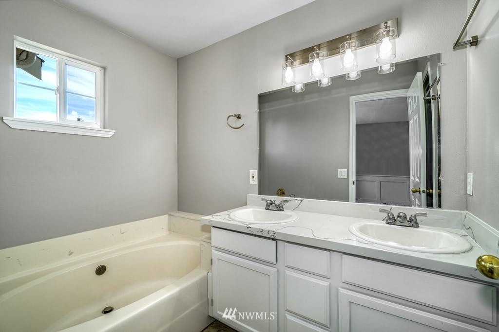 18708 2nd Place West Bothell, WA 98012 - Photo 31 of 39