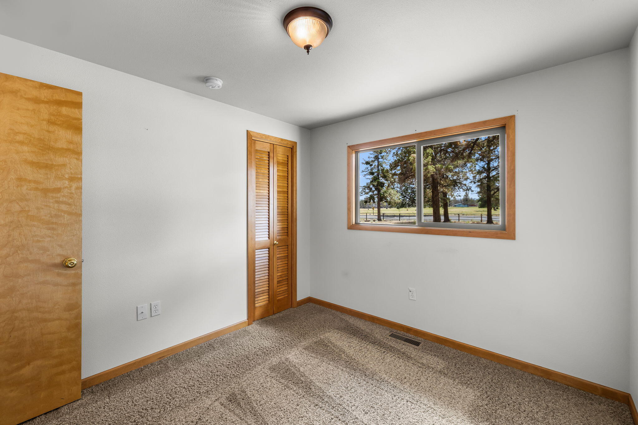 22818 McGrath Road Bend, OR 97701 - Photo 28 of 57 Guest Bedroom 1