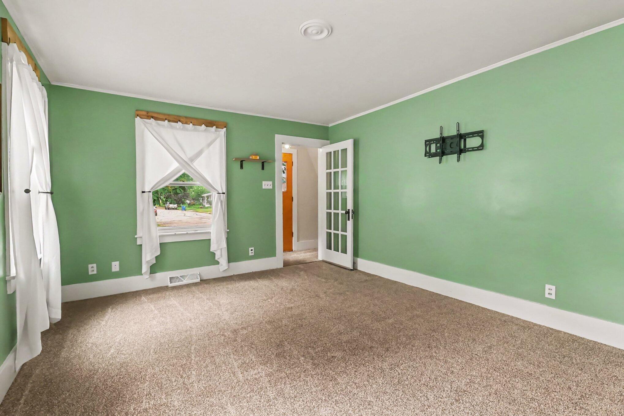 286 3rd Street Manistee, MI 49660 - Photo 10 of 24 007_file_4306