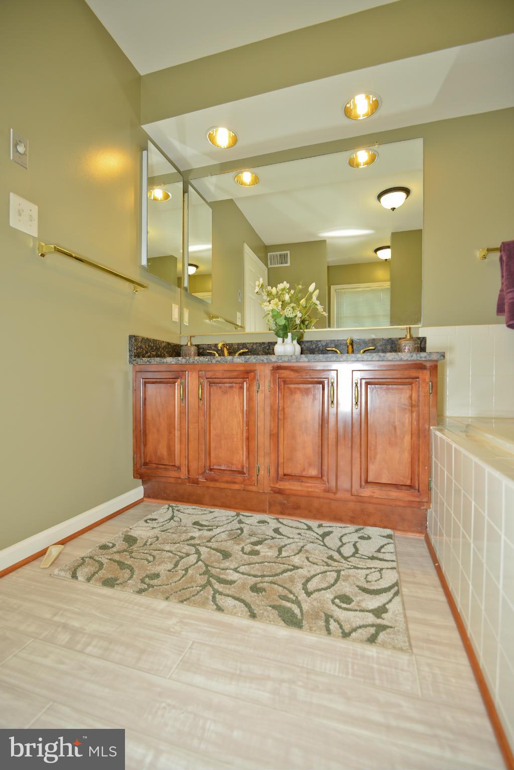 3857 Inverness Road Fairfax, VA 22033 - Photo 26 of 30 Bath (Master)
