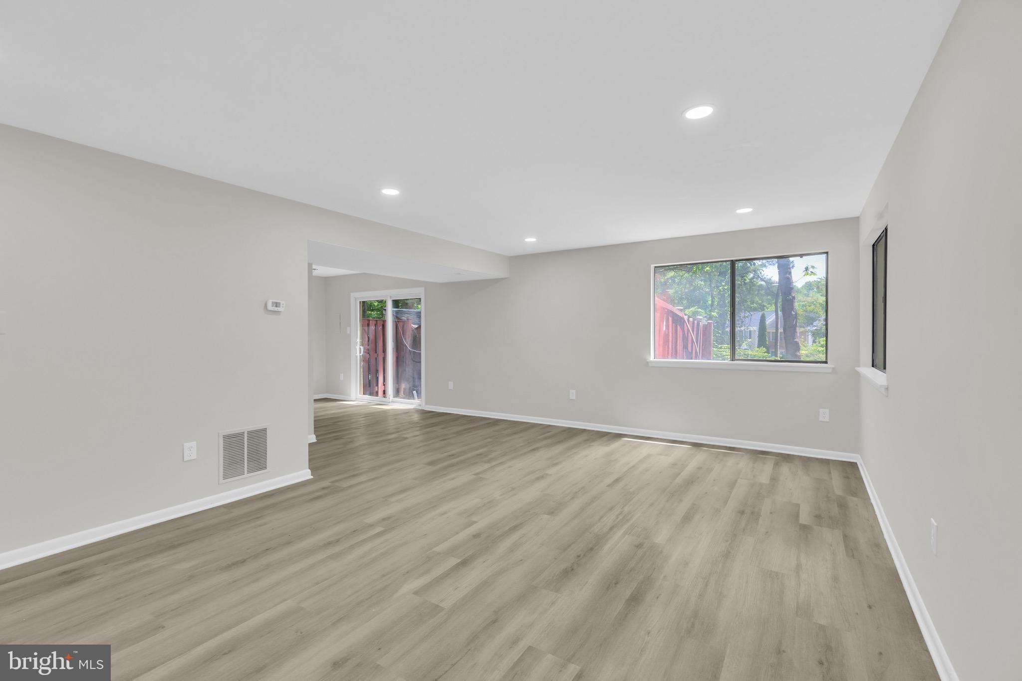 10669 Spring Oak Court Burke, VA 22015 - Photo 6 of 32