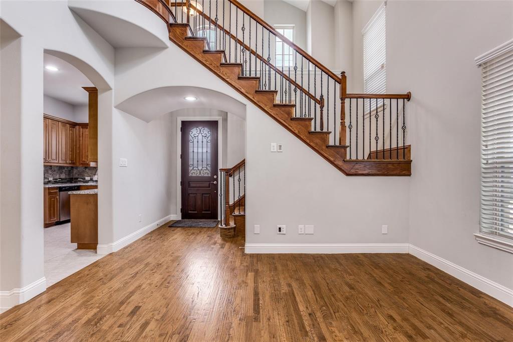 869 Rohan Drive Richardson, TX 75081 - Photo 4 of 25