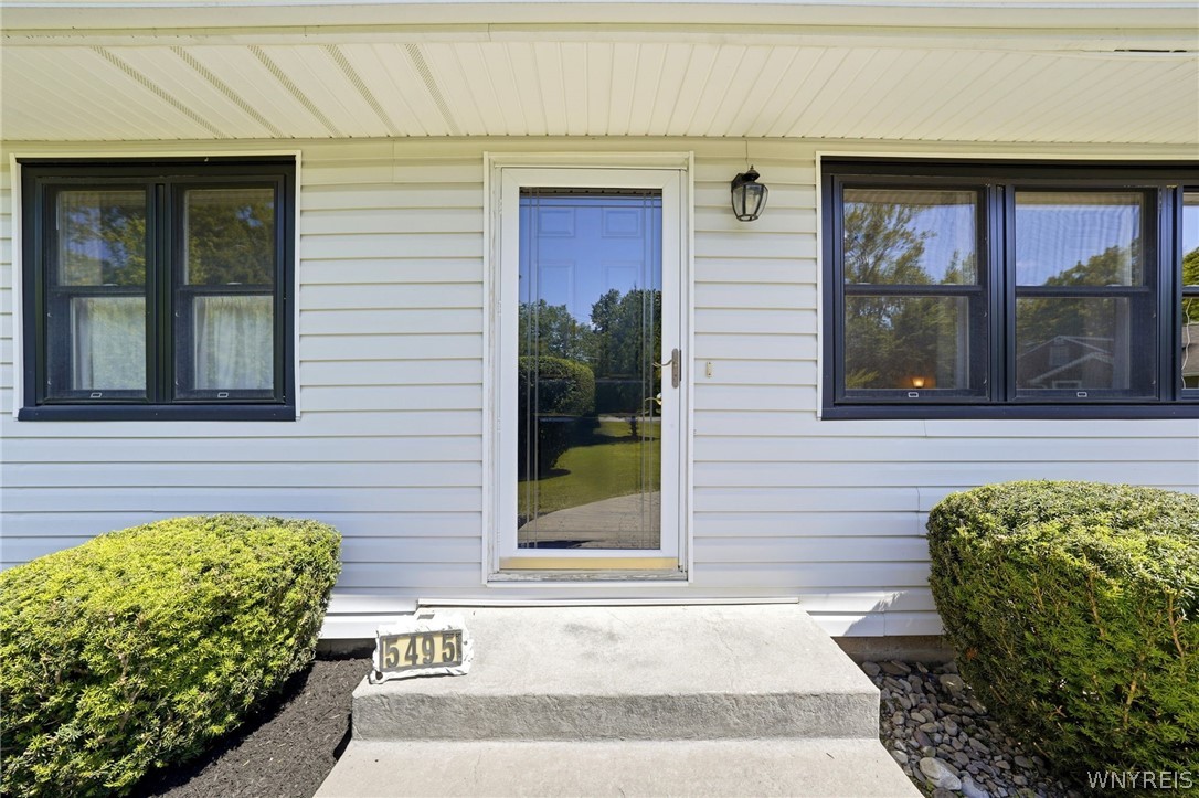 5495 Irish Road North Tonawanda, NY 14120 - Photo 5 of 46