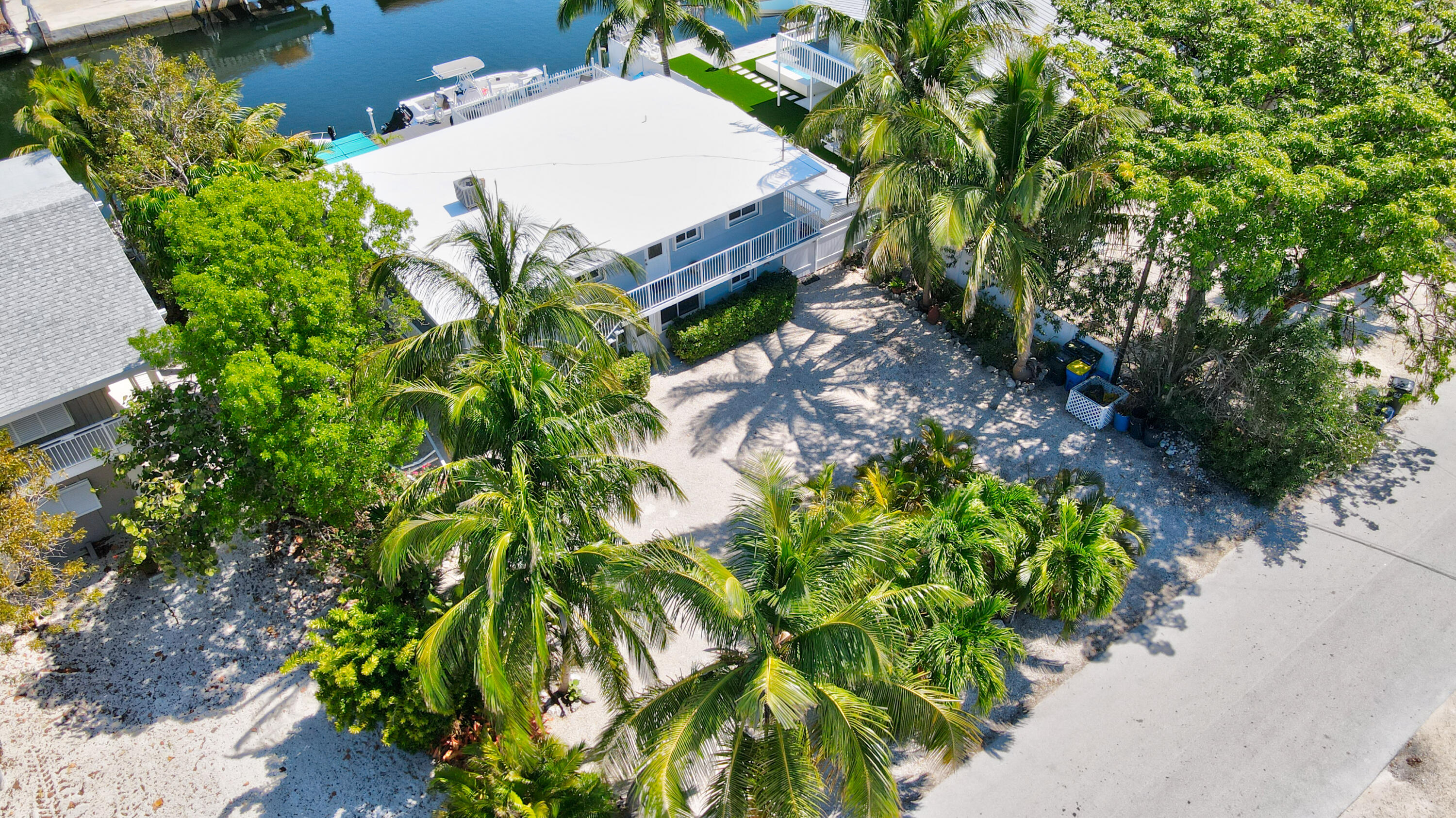 130 Plantation Avenue, Unit UPPR Tavernier, FL 33070 - Photo 21 of 34 a view of a garden with plants