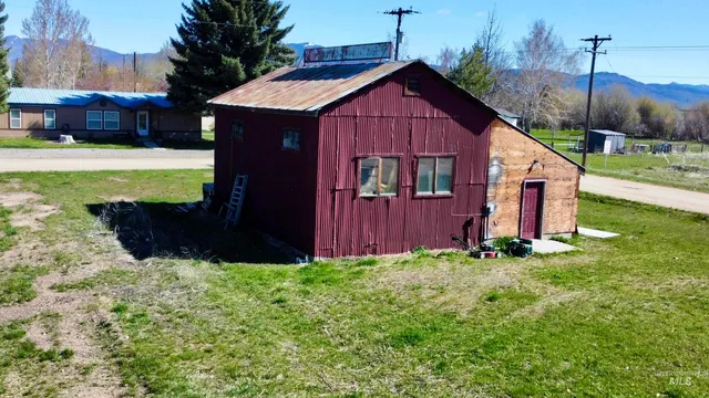 $110,000 | 101 2nd Street East, Fairfield, ID 83327