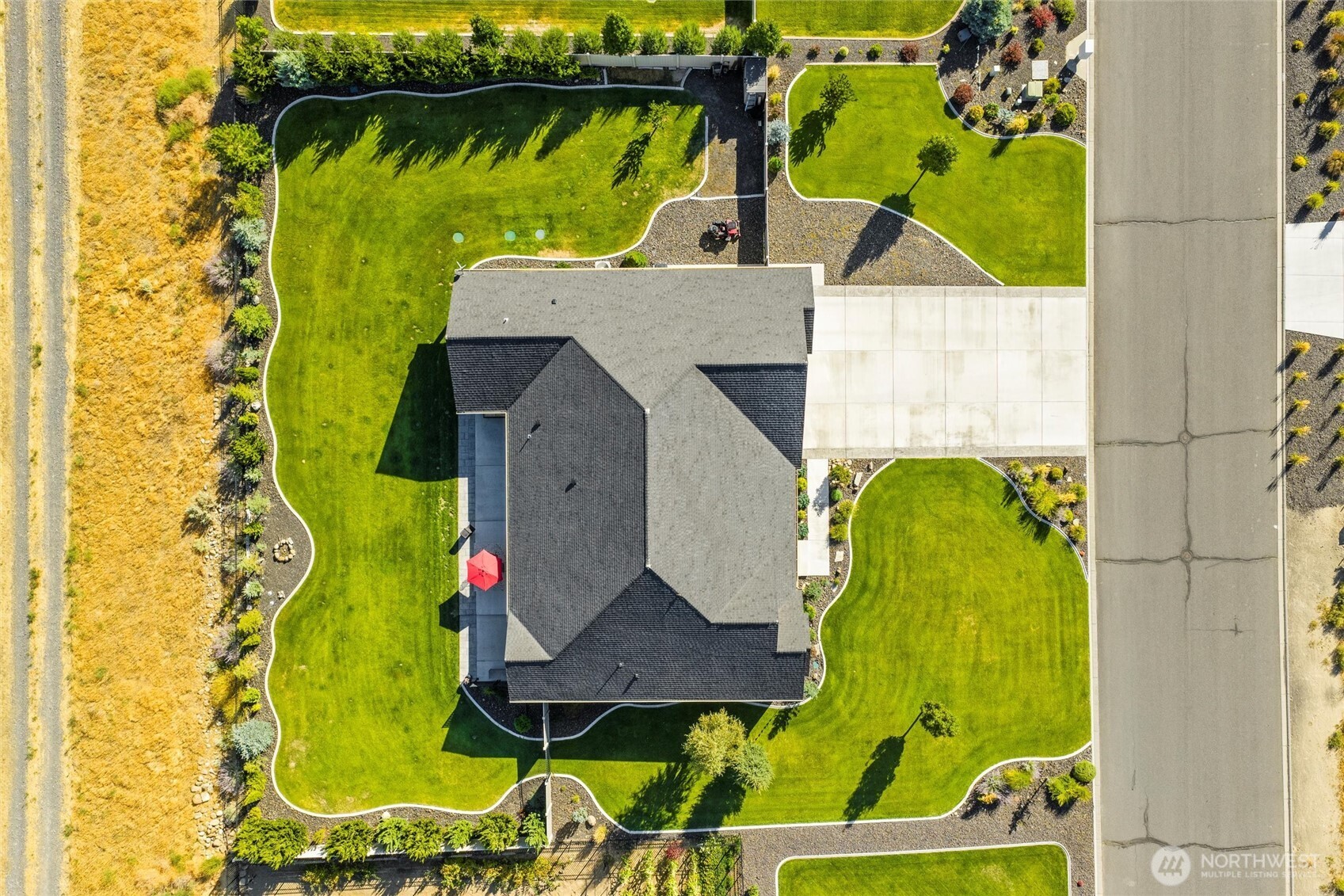 8125 Dune Lake Road Southeast Moses Lake, WA 98837 - Photo 5 of 40